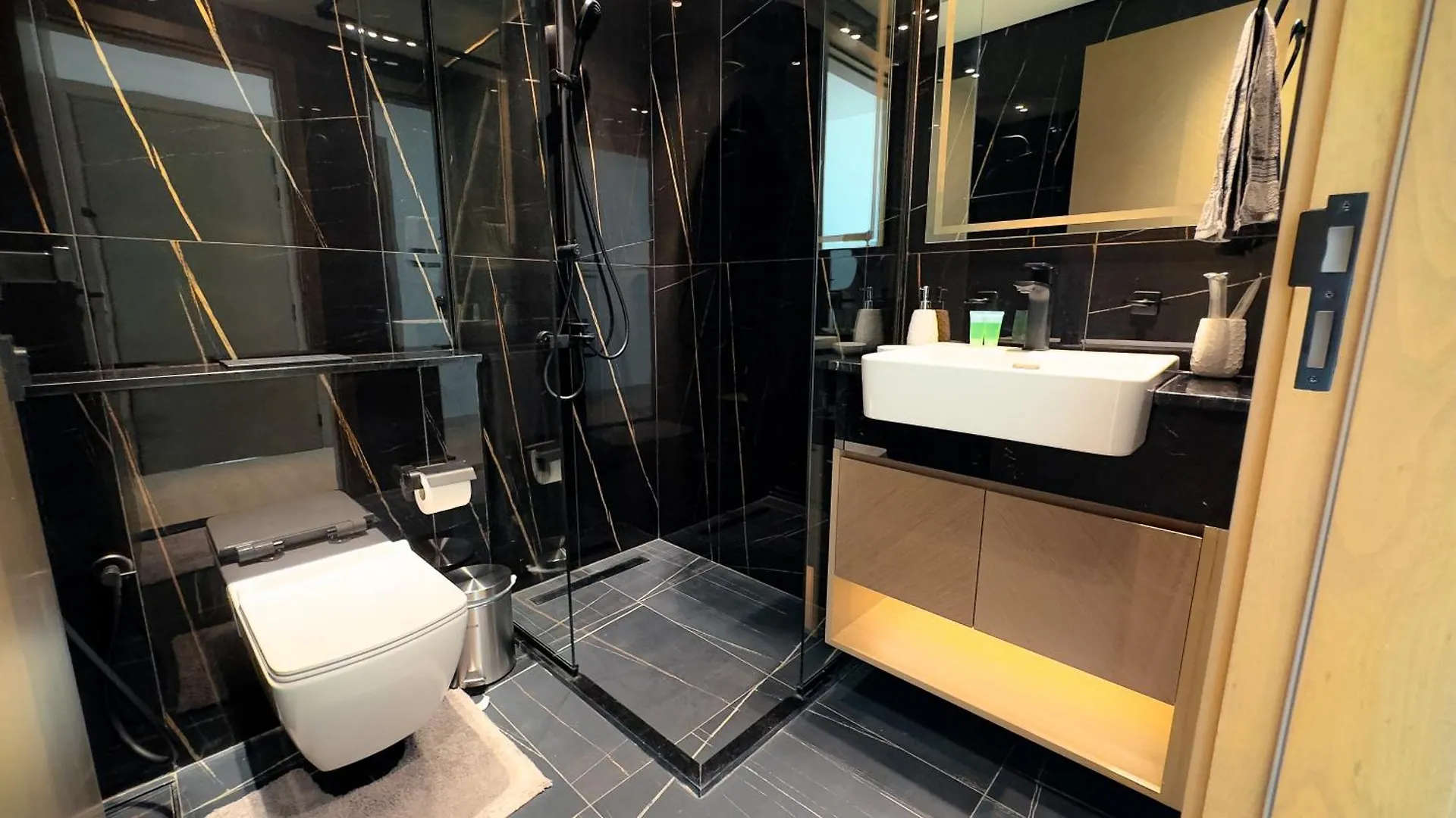 Binghatti Corner - 2Bhk Luxury Apartment Dubai 0*,