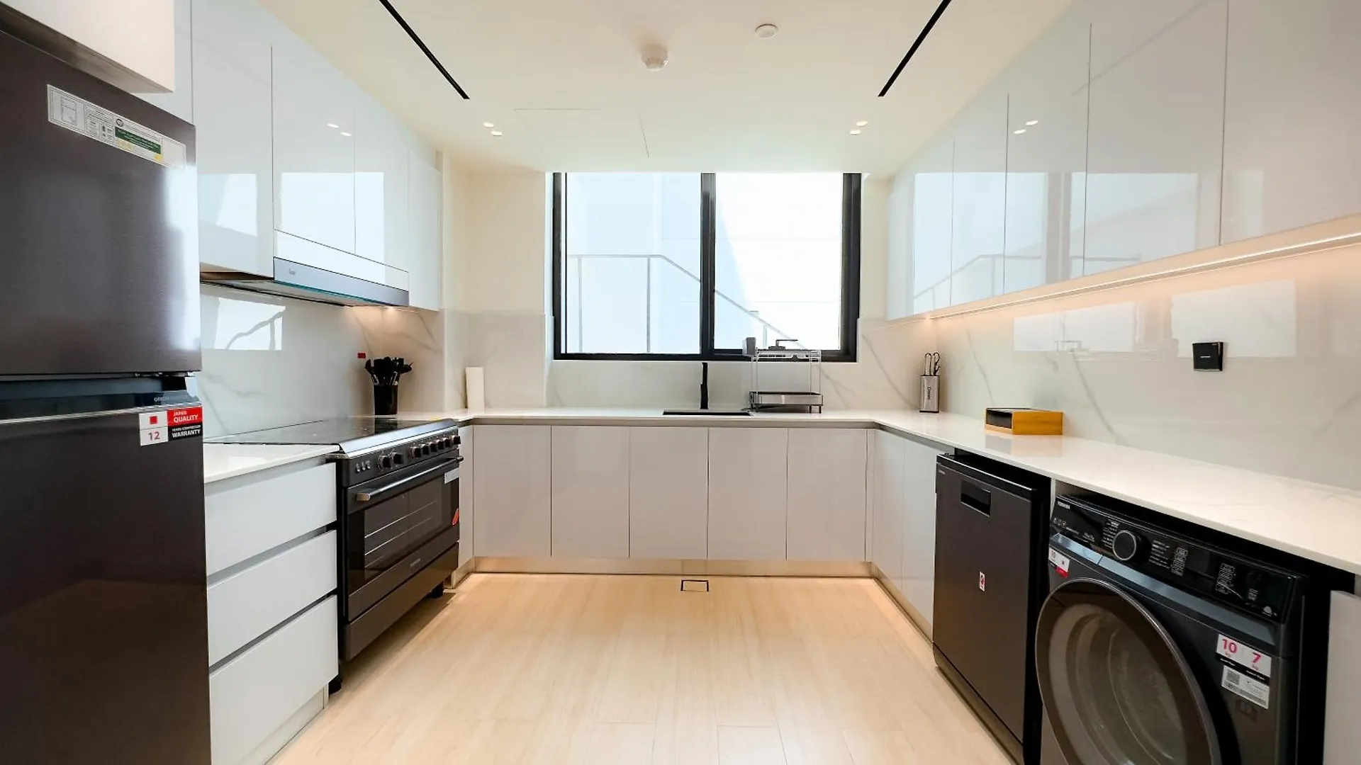 Binghatti Corner - 2Bhk Luxury Apartment Dubai