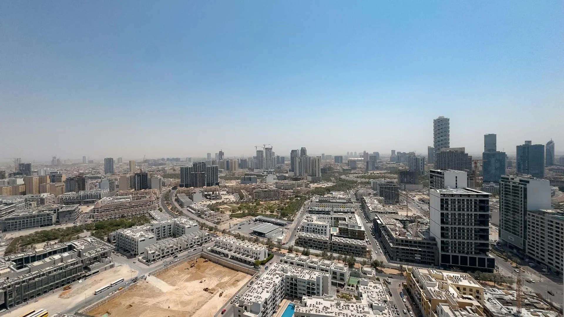 Binghatti Corner - 2Bhk Luxury Apartment Dubai