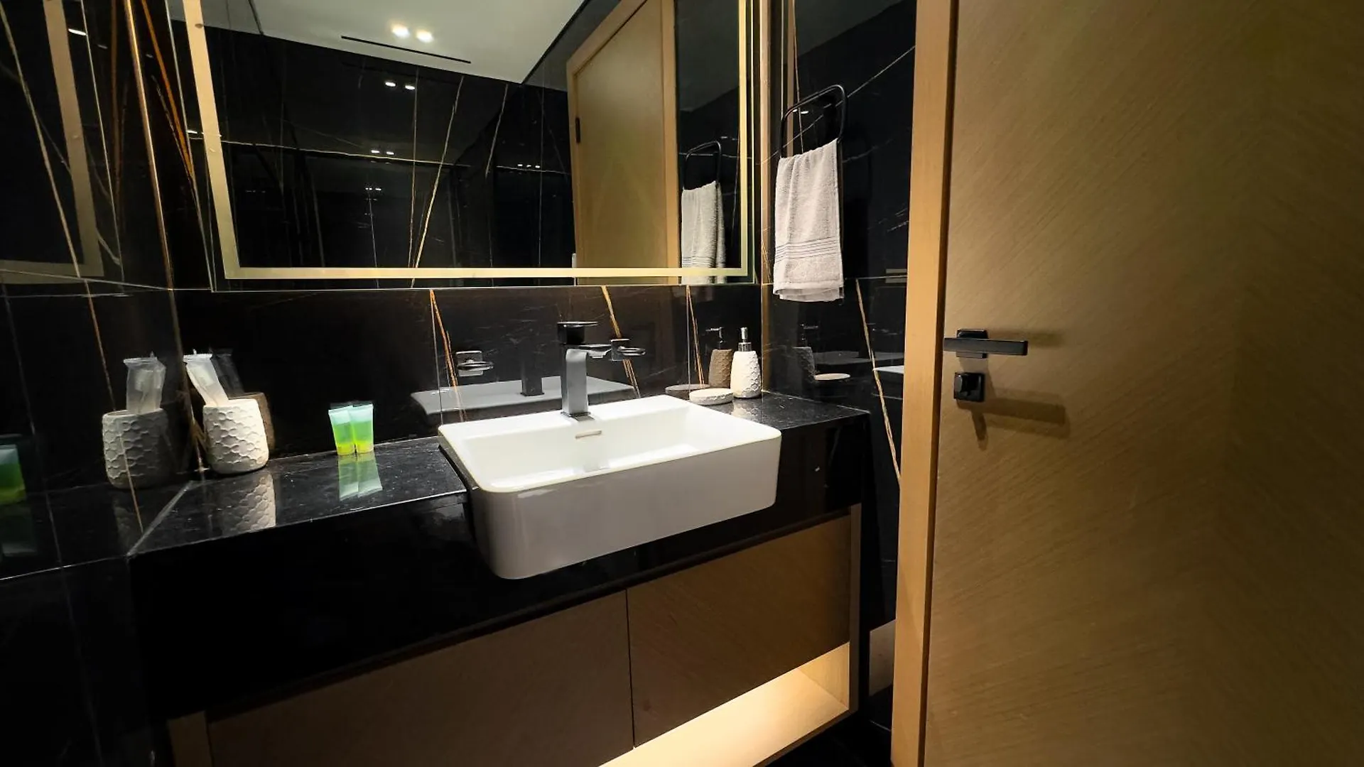 Binghatti Corner - 2Bhk Luxury Apartment Dubai 0*,  United Arab Emirates