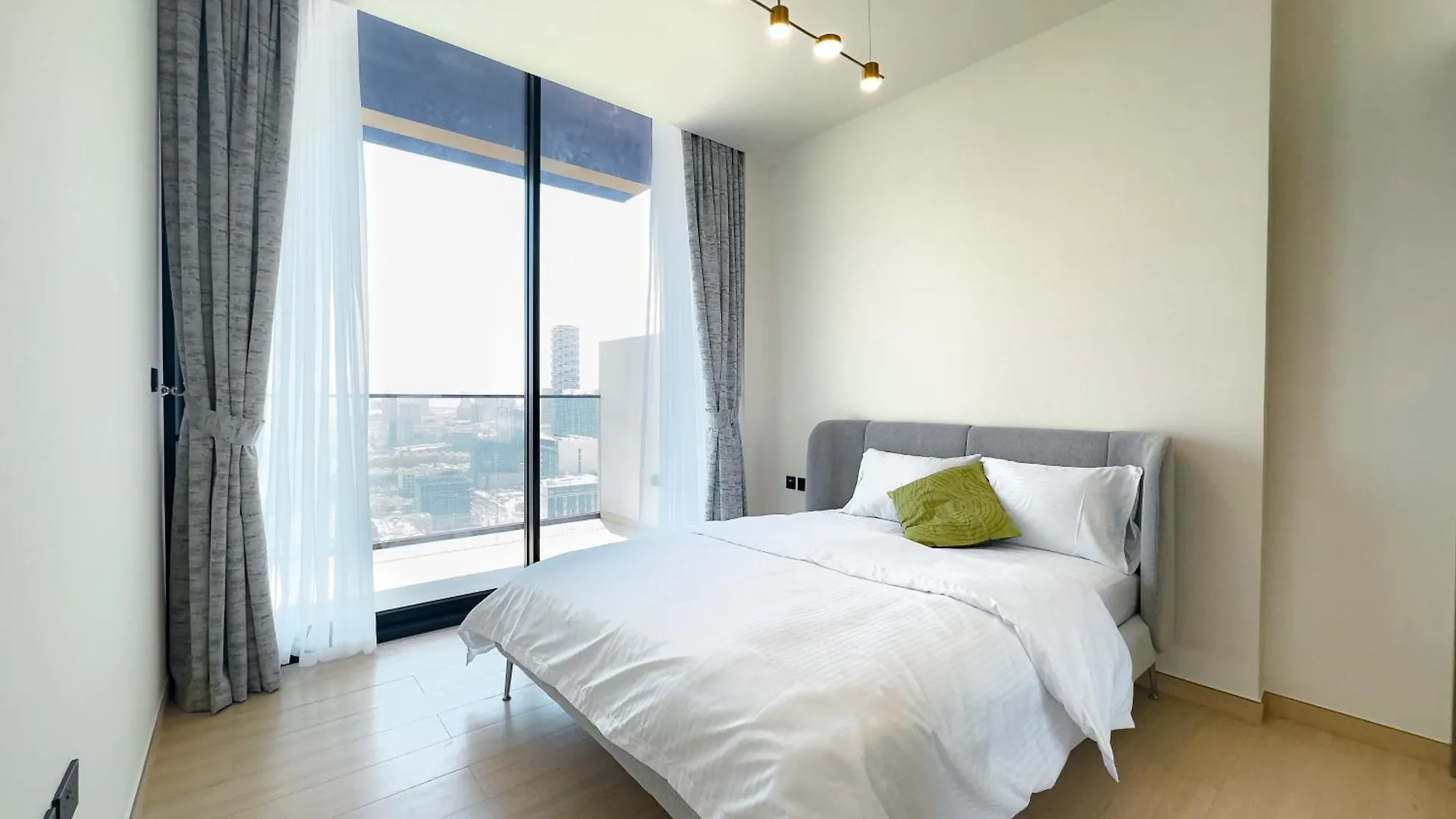 Binghatti Corner - 2Bhk Luxury Apartment Dubai 0*,