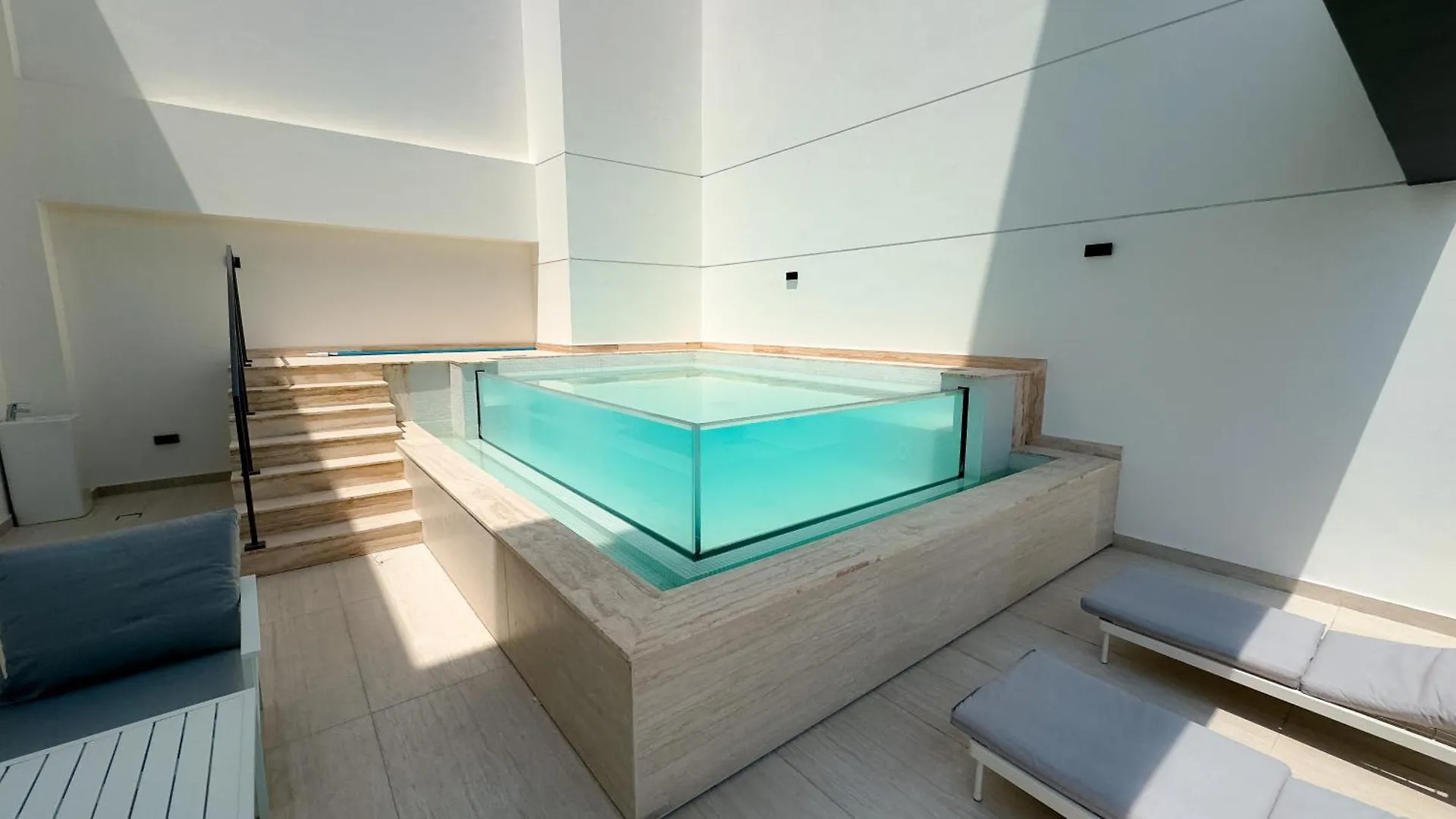 Binghatti Corner - 2Bhk Luxury Apartment Dubai 0*,